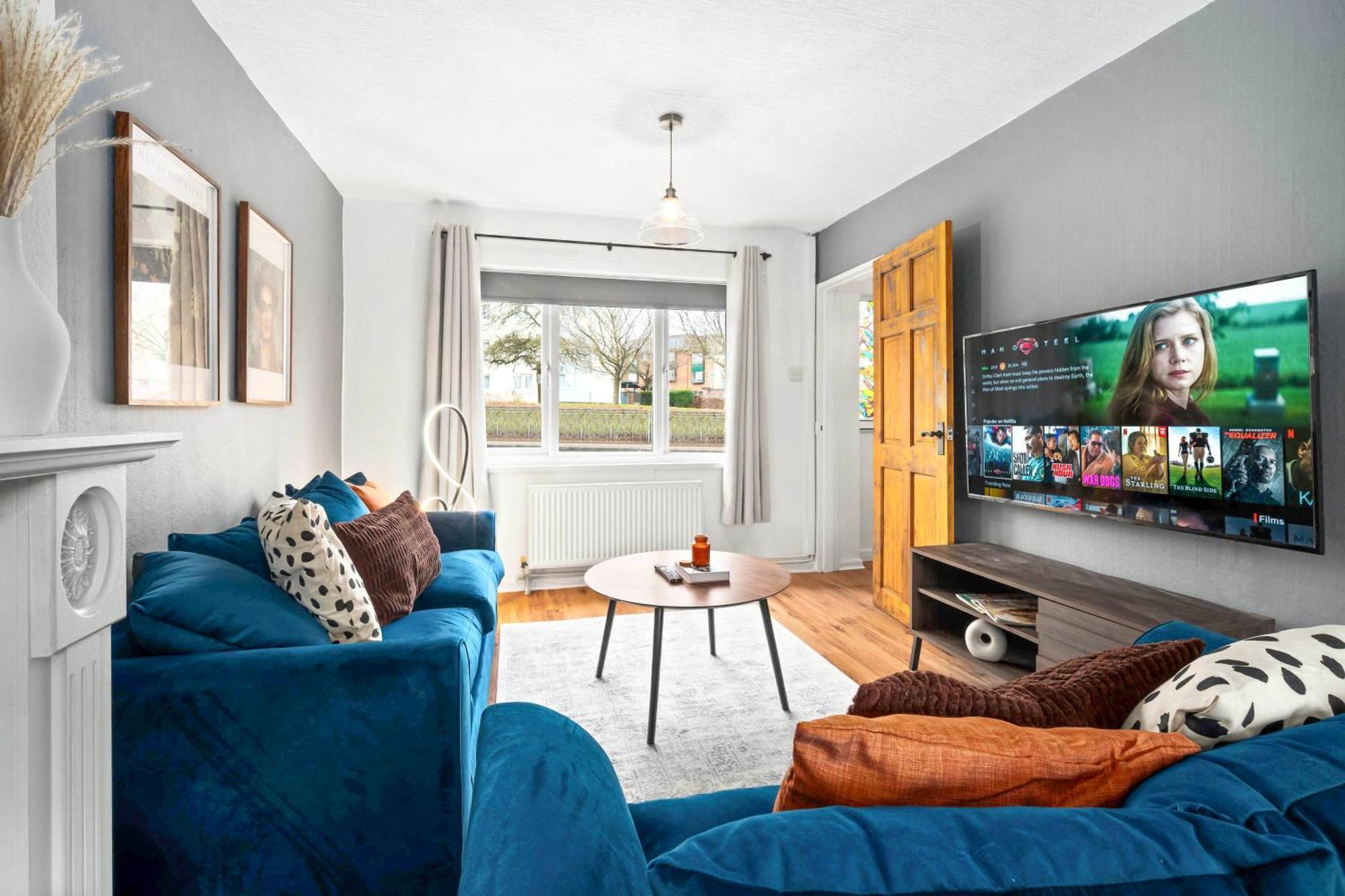 Holiday home Centre - 3 Bedroom House - Parking - Netflix - Wifi - Up To 7 Guests -12w