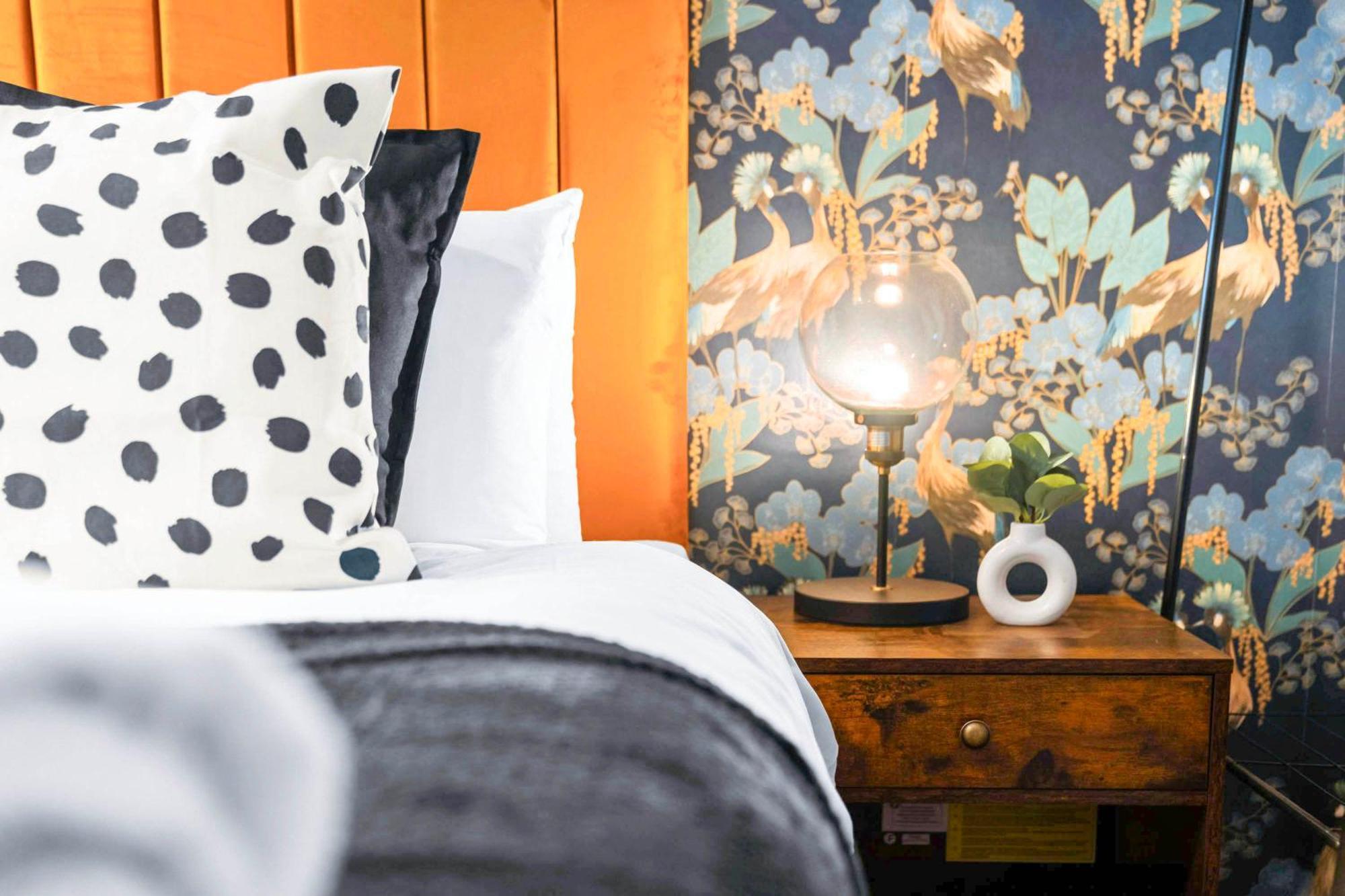 Holiday home Centre - 3 Bedroom House - Parking - Netflix - Wifi - Up To 7 Guests -12w Birmingham