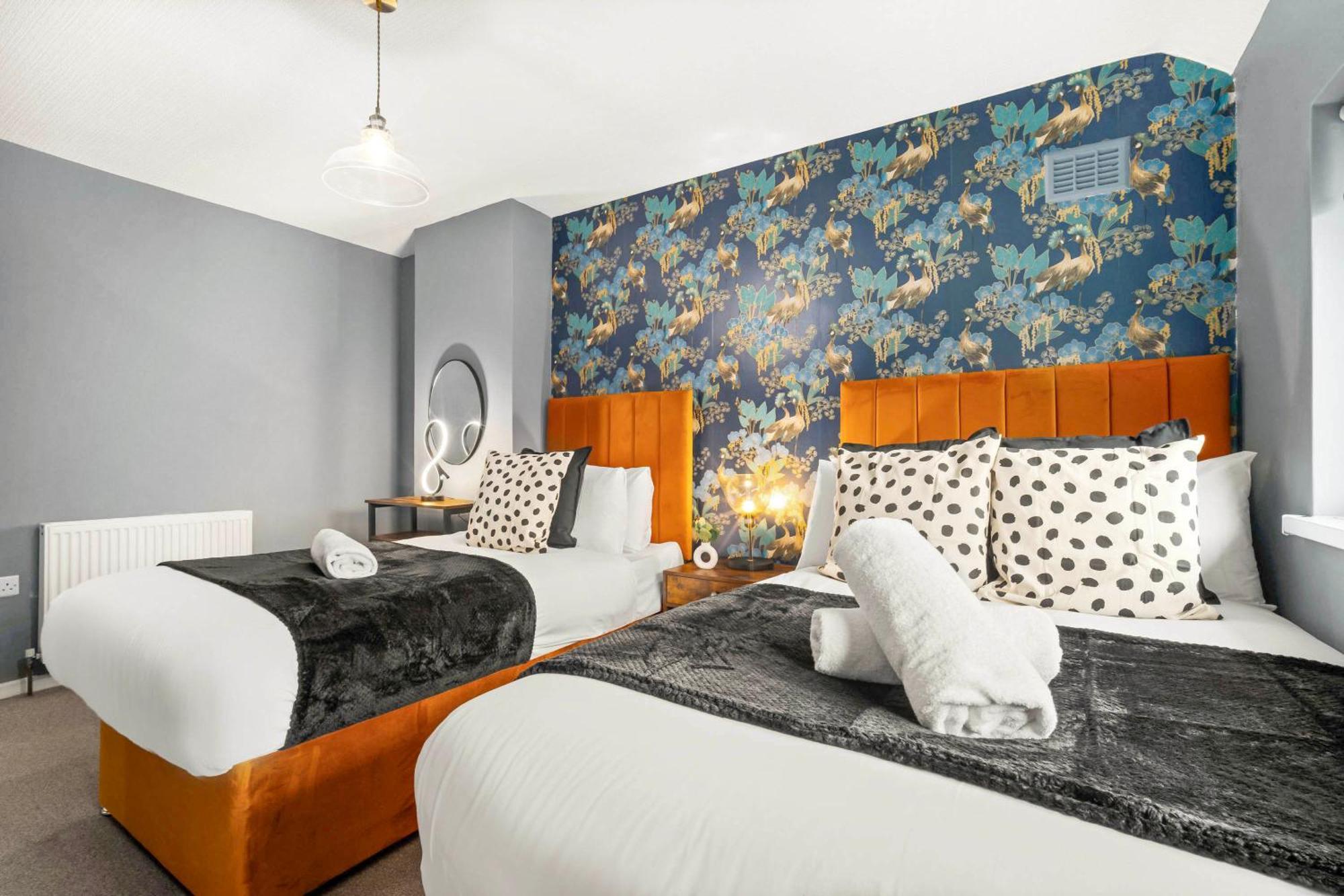 Holiday home Centre - 3 Bedroom House - Parking - Netflix - Wifi - Up To 7 Guests -12w